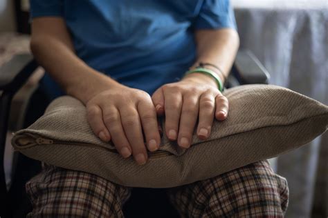 Juan sufre ELA y vive en un 'piso cárcel' de San Telmo, en Jerez: hace