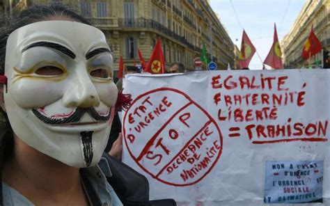 Etat Durgence Et Déchéance De Nationalité Les Opposants Battent Le