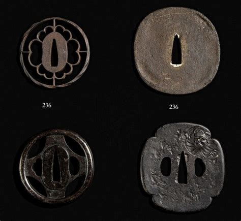 JAPON Époque Edo 1603 1868 Quatre tsuba Lot 236