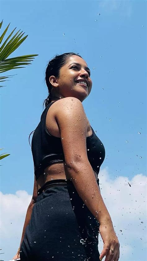 10 Hot Sexy Amrutha Nair Bikini Pics