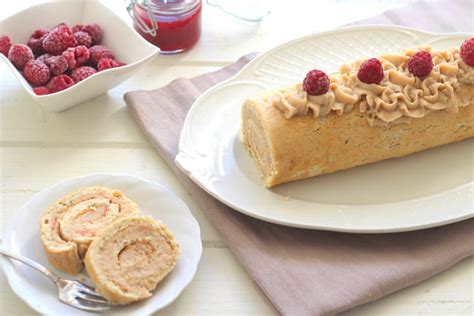 Recette de Gâteau roulé à la crème de marron et à la framboise la