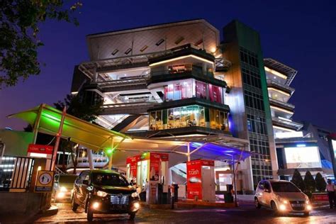 wtc surabaya buka jam berapa