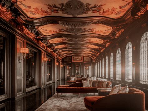 22 Ways the “Ceiling Art” Trend Is Quietly Taking Over High-End Interiors