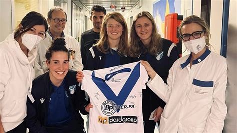 Brescia Calcio Femminile Al Reparto Di Oncologia Pediatrica Degli