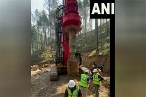 Uttarakhand Tunnel Rescue Rescuers Make 8 Metre Progress Through Vertical Drilling In Last One