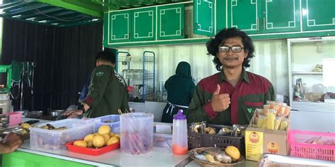 Kisah Yulfa Anak Buruh Tani Yang Lulus Kuliah Berkat Kantin Kontainer