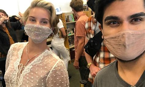 Lana Del Rey Criticised For Wearing ‘bizarre’ Mesh Face Mask At Fan Event Gulftoday