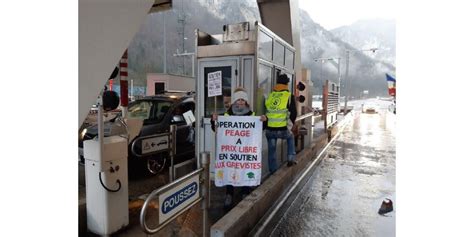 HAUTE SAVOIE Réforme des retraites opération péage à prix libre à