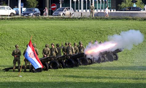 Foto Provjerite Kako Teku Posljednje Pripreme Za Vojni Mimohod Za Oluju