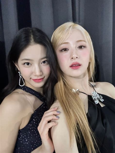 Lesserafim Yunjin And Kazuha Selca Huhyunjin Yunjin 허윤진 Kpop Lesserafim Lesserafimyunjin