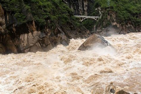 Private Lijiang Day Tour Tiger Leaping Gorge Stone Drum Town Zhiyun