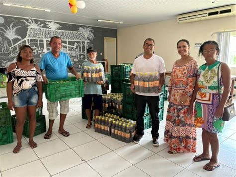 Apicultores De Concei O Da Barra Realizam Primeira Entrega De Mel Para