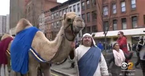 Three Kings Day Parade returns to East Harlem after pandemic pause - CBS New York