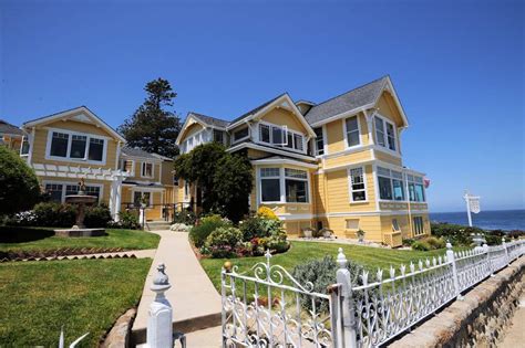 Pacific Grove Carmel Real Estate Nicole Truszkowski