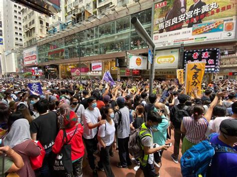 【止暴制亂】網民銅鑼灣集會反國安法叫港獨口號 防暴警發射催淚彈扣多人 堅料網