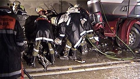 Schwerer Verkehrsunfall Im Perjentunnel Feuerwehr Landeck