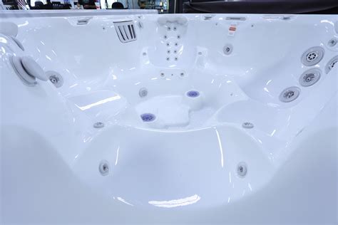 Aspen Spas | Outdoor Hot Tubs | Odyssey Spas