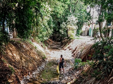 Como é a vida ao lado do Córrego Água Podre já considerado o mais