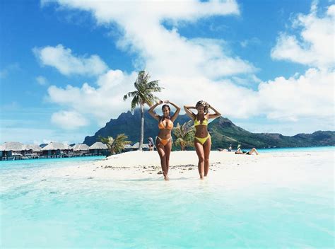 Dúo explosivo modelan las bikinis hot que ellas mismas diseñan Infobae