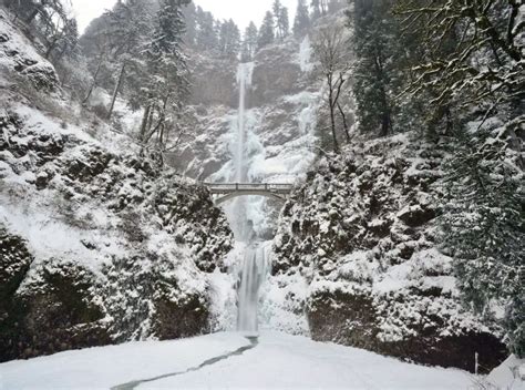 Visiting majestic Multnomah Falls in winter - The Gorge Guide