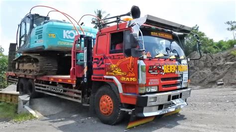 Transporting 20 Ton Excavator With 10 Wheeler Self Loader Truck Youtube