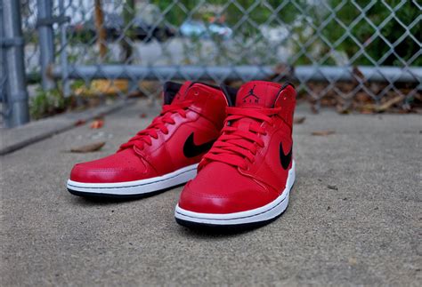 Air Jordan 1 Retro Mid Gym Red Complex