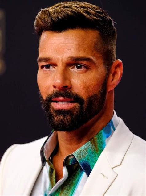 Ricky Martin Reaparece Completamente Irreconocible Tras Someterse A Un