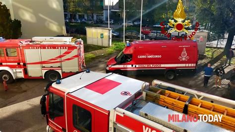 Incendio A Milano Fiamme In Un Capannone Di Mila Metri Quadrati