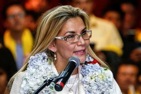 Jeanine Áñez anuncia su candidatura a las elecciones generales en