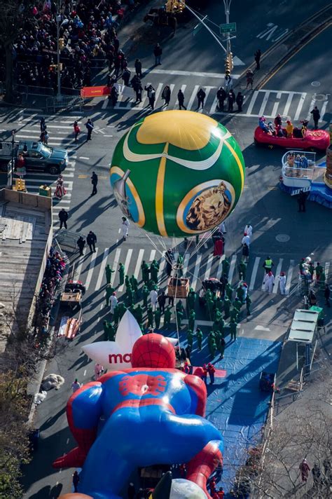 Macys Thanksgiving Day Parade Nyc Focus Flight With Flynyon Doorless