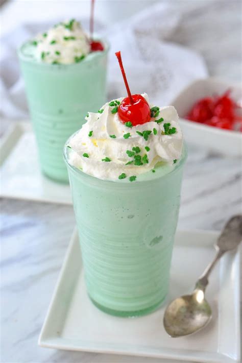 Shamrock Shake Copycat Mcdonalds Shamrock Shake Recipe