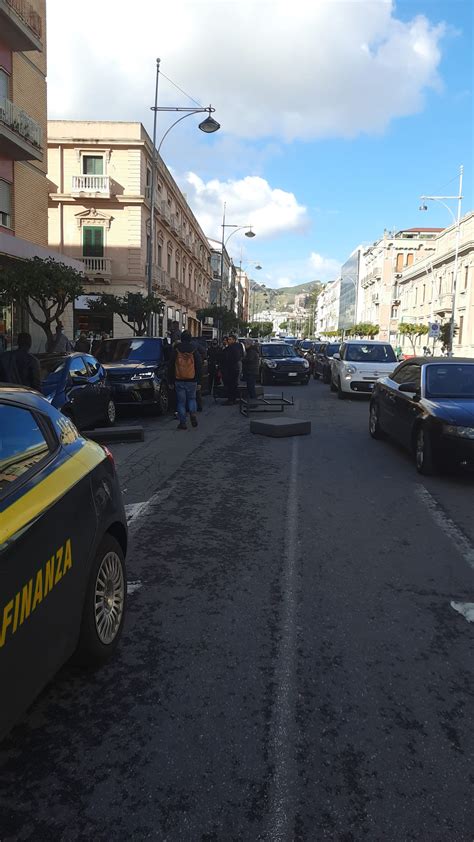 Tragedia Sfiorata A Messina Vola Divanetto Da Terrazzo Colpita Un