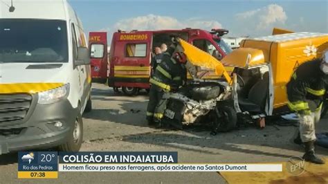 Dois Ve Culos Batem De Frente E Motorista Fica Preso Nas Ferragens Na