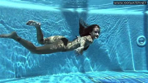Tiffany Tatum Shows Hot Ass Underwater