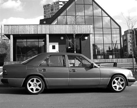 Предзимний фотосет по пока ещё сухому асфальту Часть 2 — Mercedes Benz E Class W124 23 л