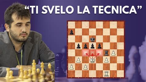 Grande Maestro Di Scacchi Mostra La Sua Tecnica Nel Finale Minuto A