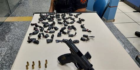 Dupla é Presa Com Pistola Munição E Drogas Em Vassouras Folha Do