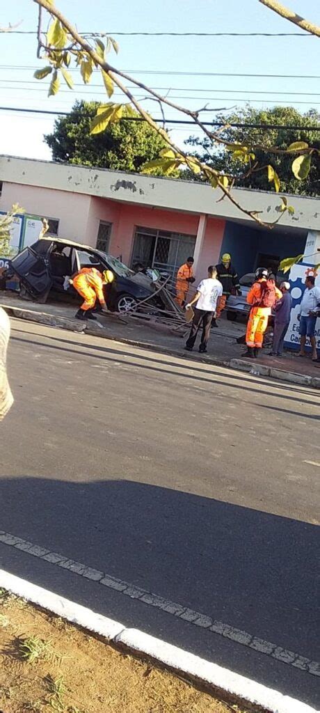 Um homem morre e uma mulher fica ferida após batida entre carros em