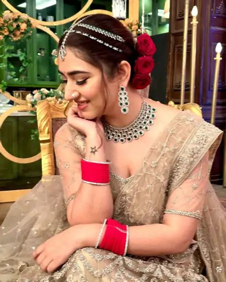 Disha Parmar Latest Hot Pics And Photo