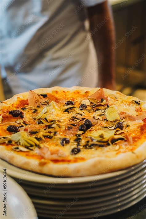 Foto De Pizza Casera Al Estilo Italiano Masa Reci N Amasada Tomates