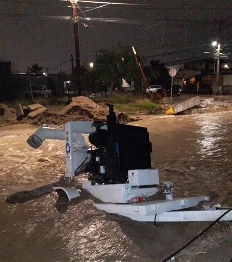 Apoya Jmas En Desazolve De Colector En La Calle Mamey En Conjunto Con