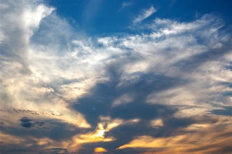 Nubes De Colores En El Cielo Al Atardecer Foto Premium