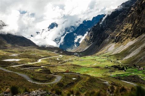 Yungas Road In Bolivia Con Im Genes Camino De La Muerte Camino A