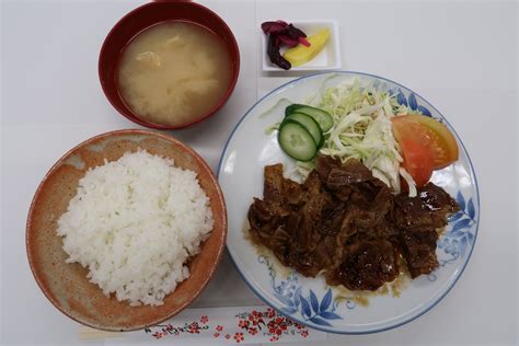 上越に暮らすtakeさんの忘我混沌な日常 たつみ食堂分店 カルビ焼定食（出前）脂身の旨味満載大いに旨し♪