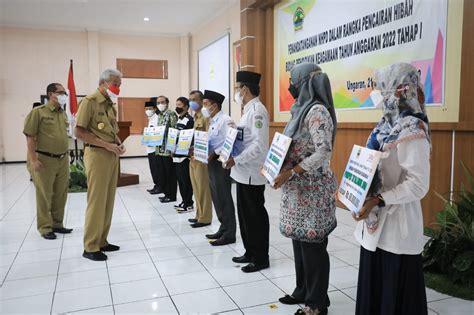 Pemprov Jateng Serahkan Dana Hibah Bidang Pendidikan Keagamaan Sebesar