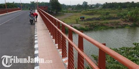 Foto Kangen Ibu Kandung Siswi SMA Nekat Lompat Dari Jembatan