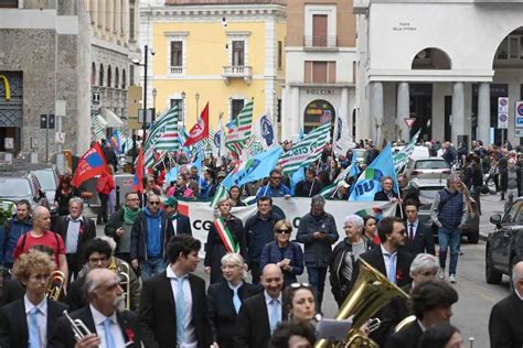 La Manifestazione Organizzata A Brescia Per Il Primo Maggio Giornale