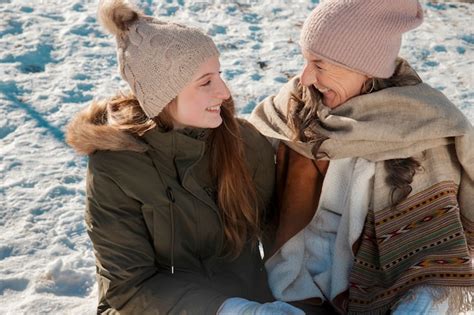 Familie Hat Spa Im Winter Kostenlose Foto