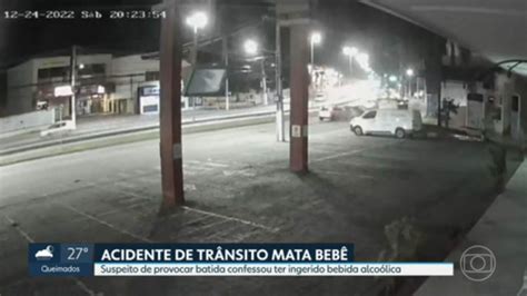 Vídeo mostra batida entre carros que terminou morte de bebê em