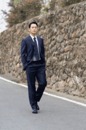 Jung Hae In Snowdrop GIF - Jung Hae In Snowdrop - Discover & Share GIFs